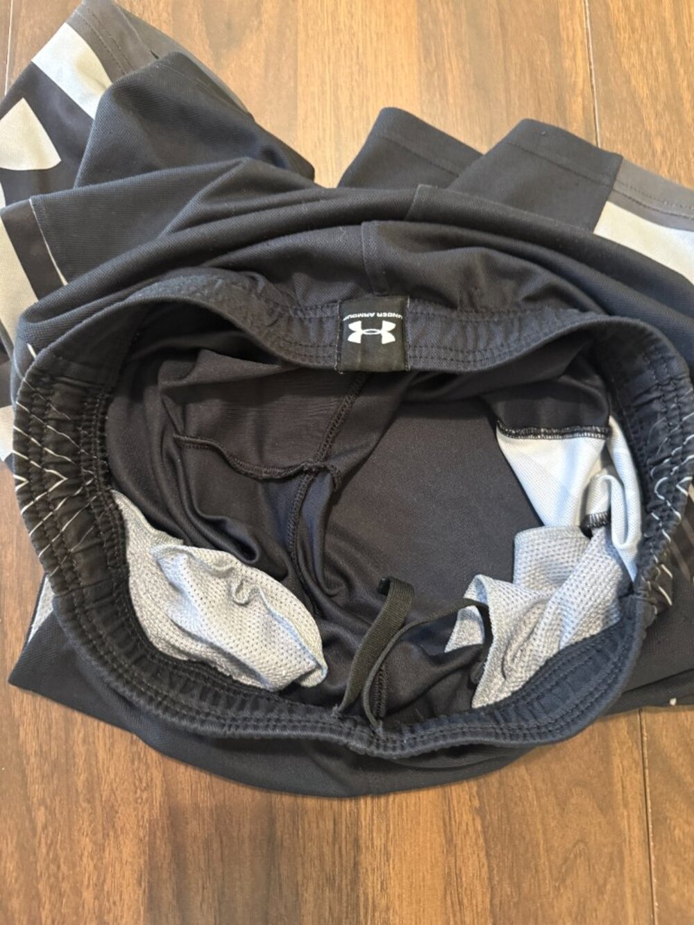 Under Armour boy's basketball shorts YLG - Picture 5 of 9
